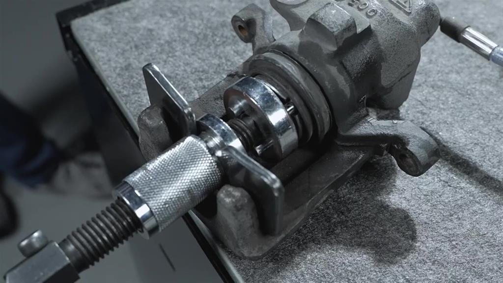 How To Install 1994-2004 Mustang Cobra Rear Brake Conversion  - How To Install 1994-2004 Mustang Cobra Rear Brake Conversion 