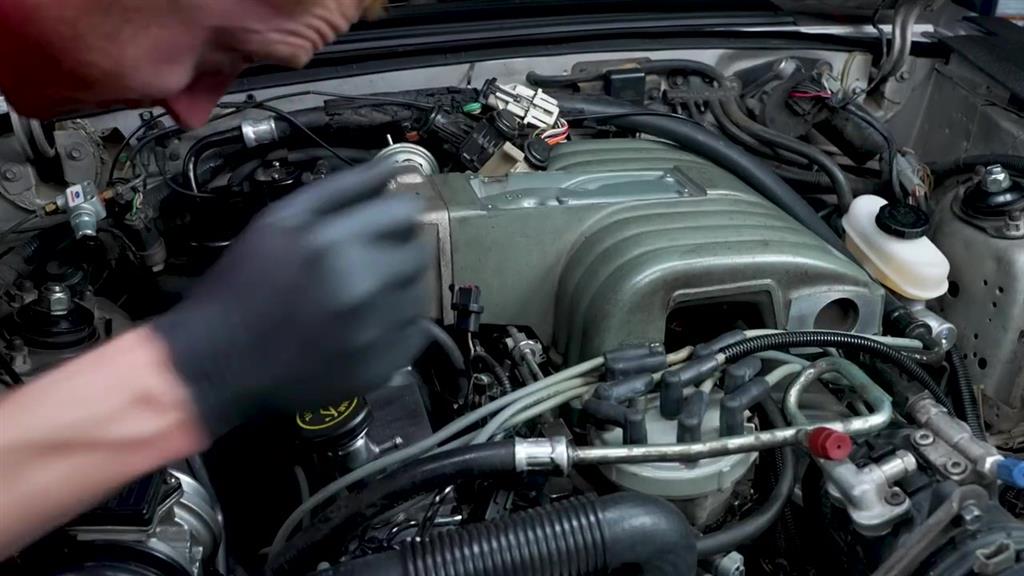 How To Remove & Install 1979-1995 Mustang 5.0L /5.8L Valve Cover Gaskets - How To Remove & Install 1979-1995 Mustang 5.0L /5.8L Valve Cover Gaskets